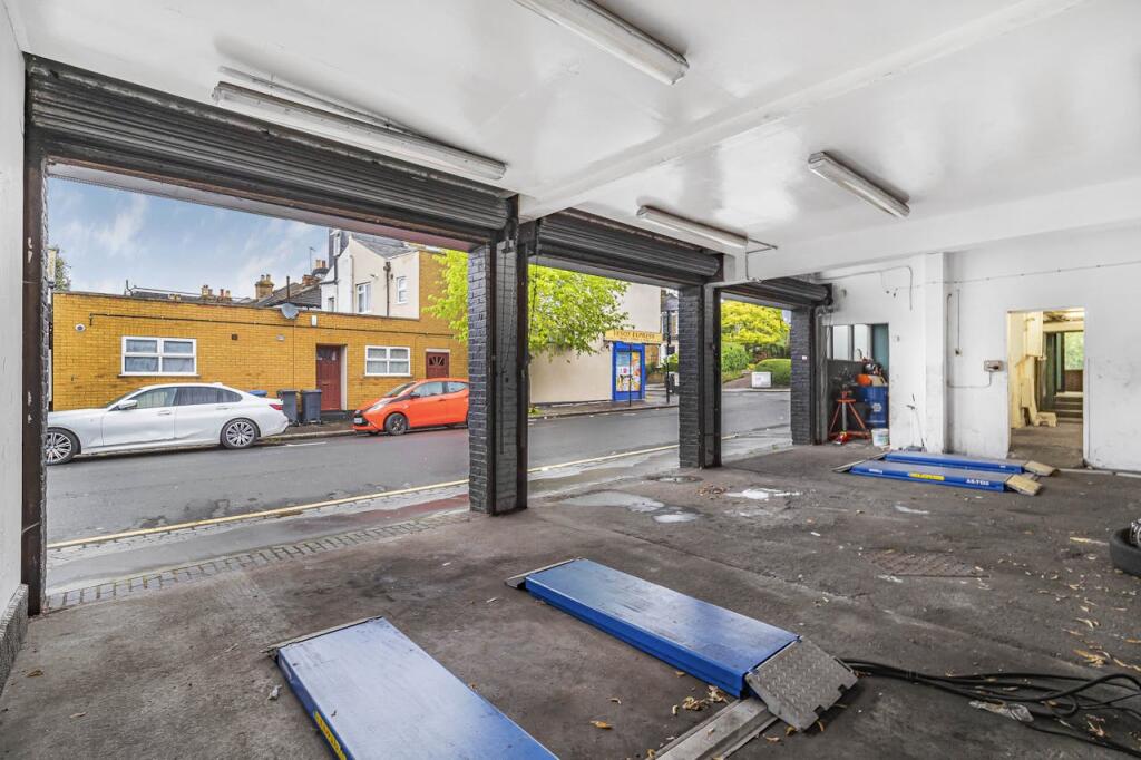 Additional property image - 108 Selsdon Road, South Croydon, CR2 6PG