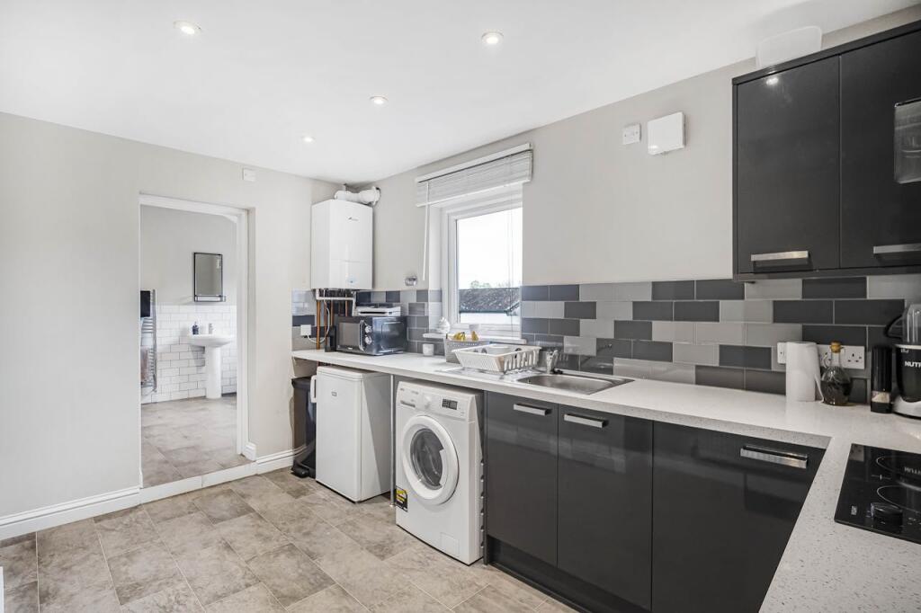 Additional property image - 108 Selsdon Road, South Croydon, CR2 6PG