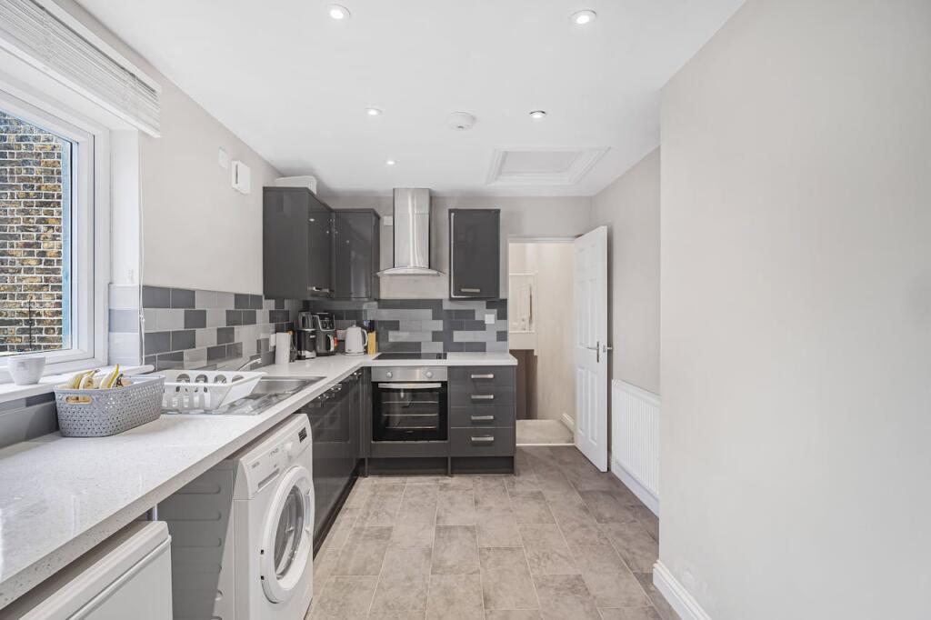 Additional property image - 108 Selsdon Road, South Croydon, CR2 6PG