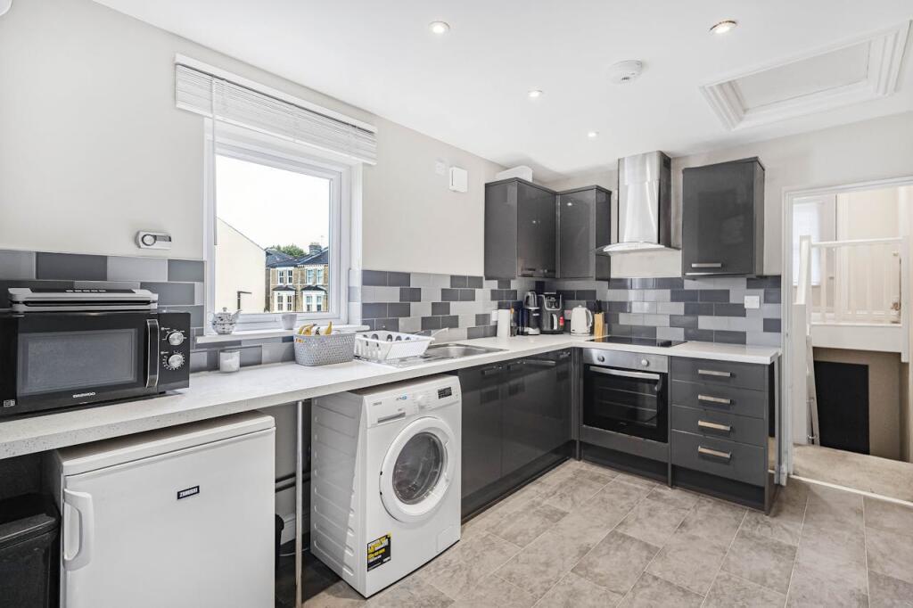 Additional property image - 108 Selsdon Road, South Croydon, CR2 6PG