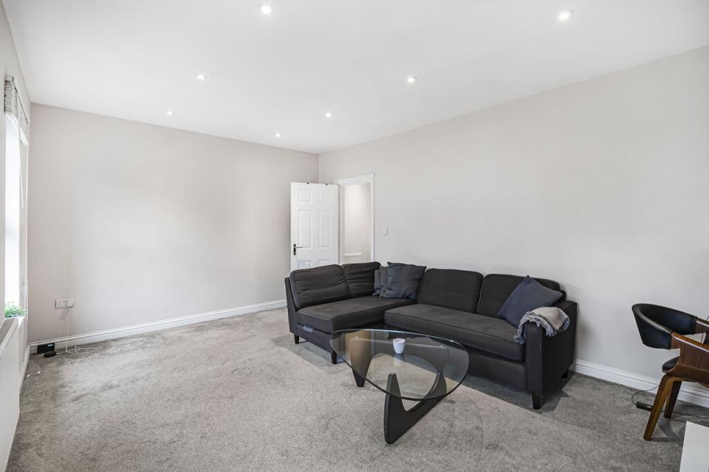 Additional property image - 108 Selsdon Road, South Croydon, CR2 6PG