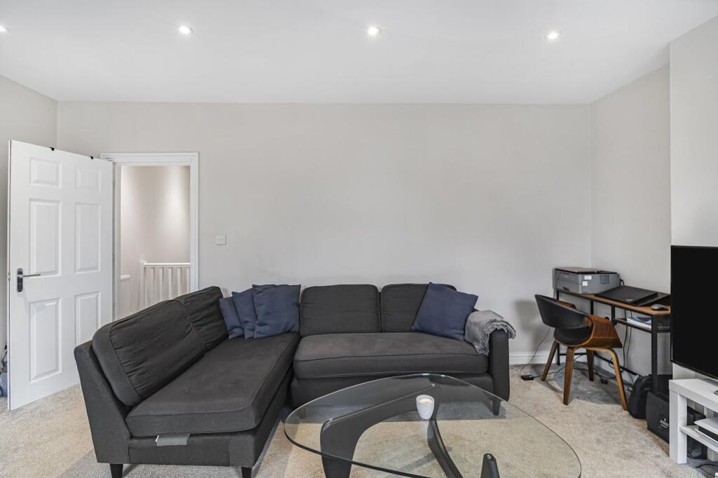 Additional property image - 108 Selsdon Road, South Croydon, CR2 6PG