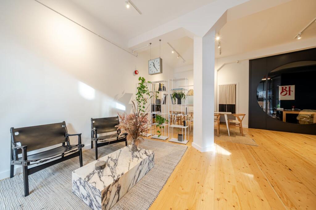 Main image of property: First Floor Front, 17 Willow Street, London, EC2A 4BH