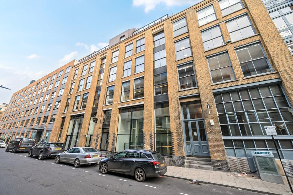 Main image of property: First Floor Front, 17 Willow Street, London, EC2A 4BH