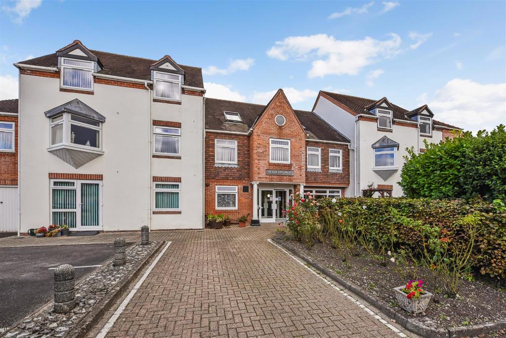 2 bedroom retirement property for sale in Mulberry Mead, Whitchurch, RG28