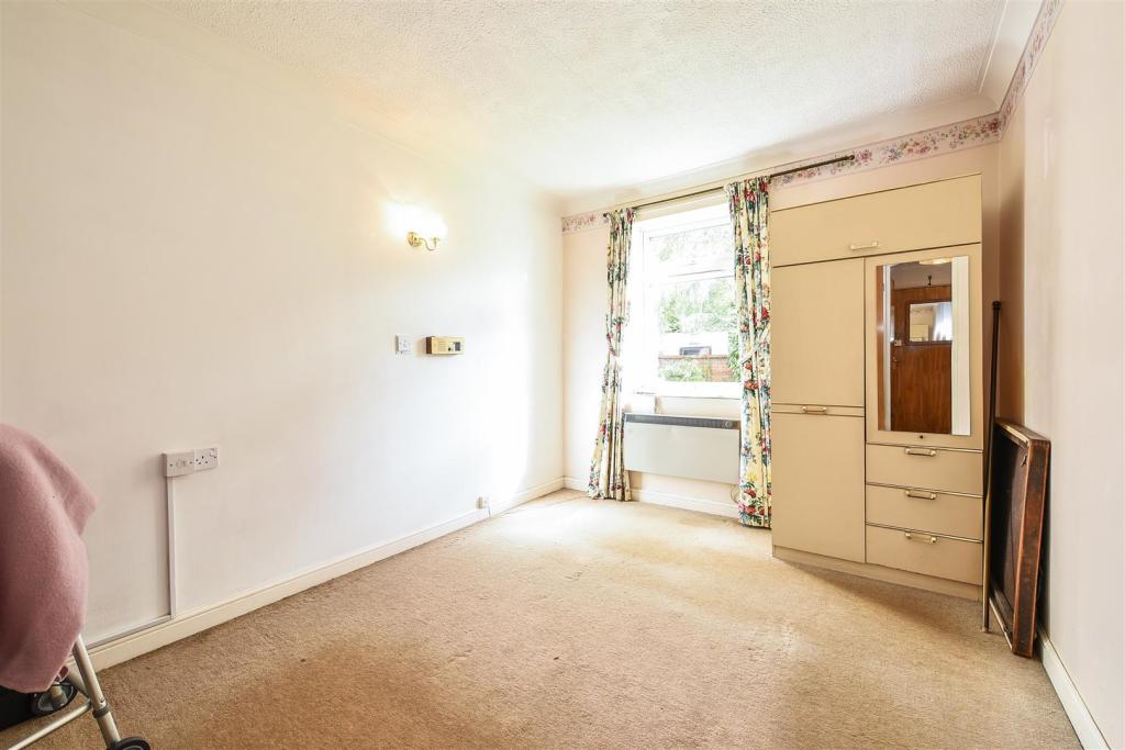 2 bedroom retirement property for sale in Mulberry Mead, Whitchurch, RG28