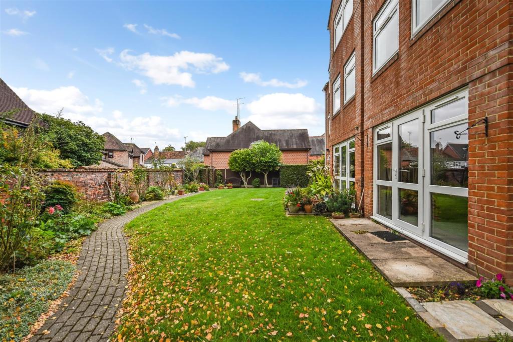 2 bedroom retirement property for sale in Mulberry Mead, Whitchurch, RG28