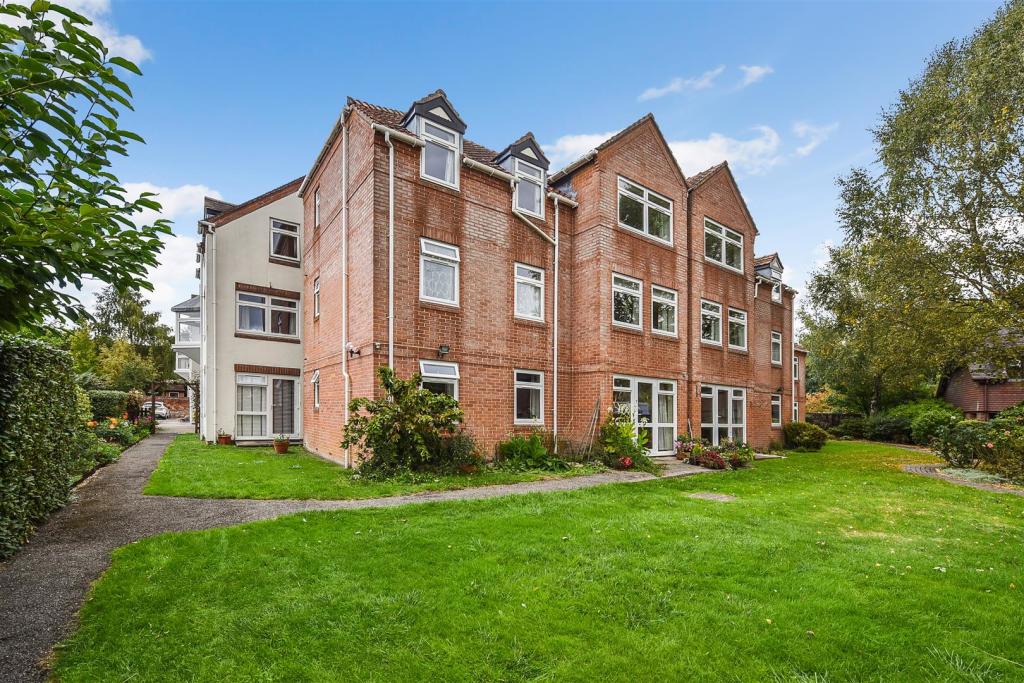 2 Bedroom Retirement Property For Sale In Mulberry Mead, Whitchurch, RG28