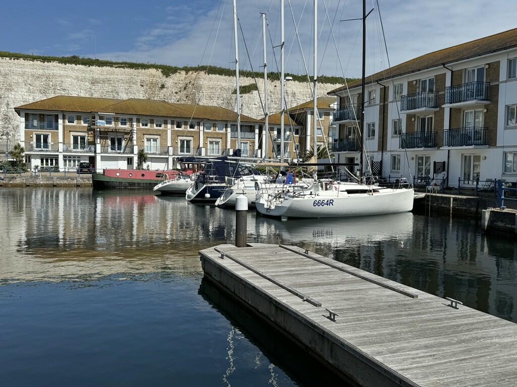 2 bedroom apartment for sale in Victory Mews, Brighton Marina Village