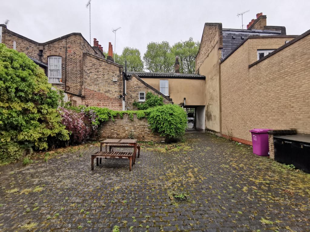 1 bedroom flat for rent in White Horse Lane, London, E1