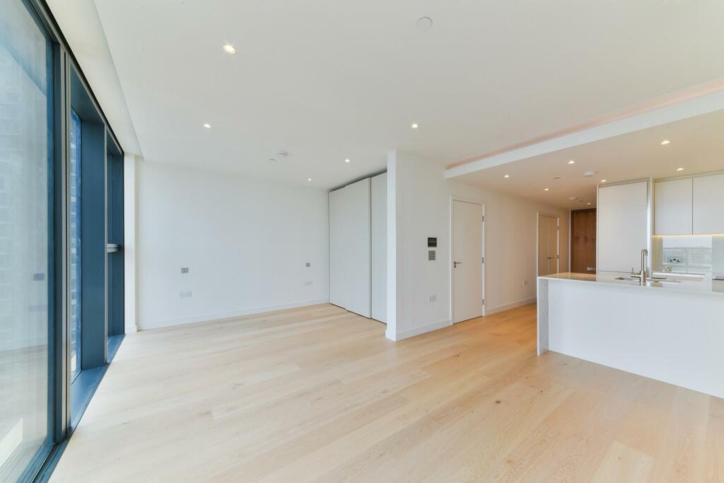 Main image of property: Hampton Tower, South Quay Plaza, Canary Wharf, E14