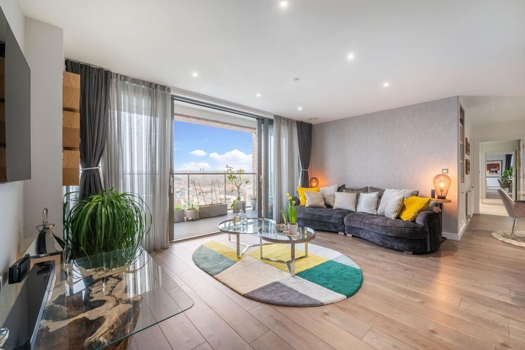 Main image of property: Heritage Tower, 118 East Ferry Road, Canary Wharf, E14