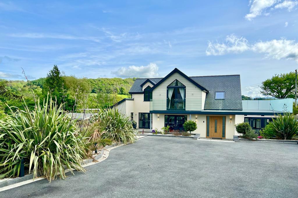 4 bedroom detached house for sale in Pabo Lane, Llandudno Junction, LL31