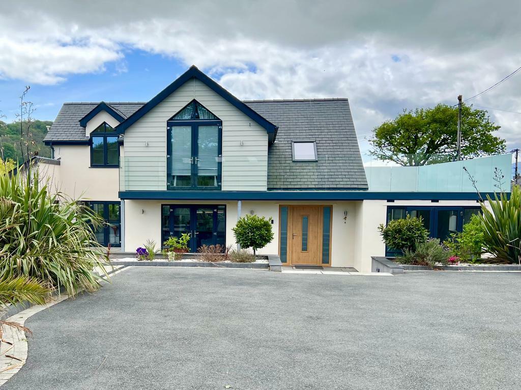 4 bedroom detached house for sale in Pabo Lane, Llandudno Junction, LL31