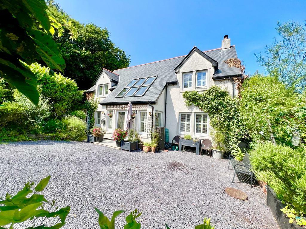 4 bedroom detached house for sale in Mountain Road, Conwy, LL32