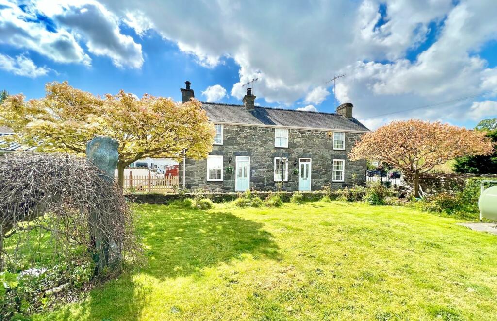 5 bedroom detached house for sale in Ty Castell & Bwythyn Castell, Tal