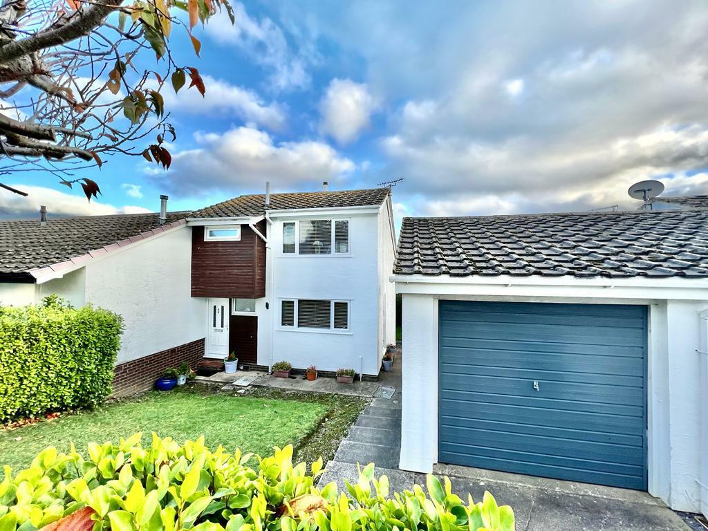 3 bedroom link detached house for sale in Parc Sychnant, Conwy, LL32