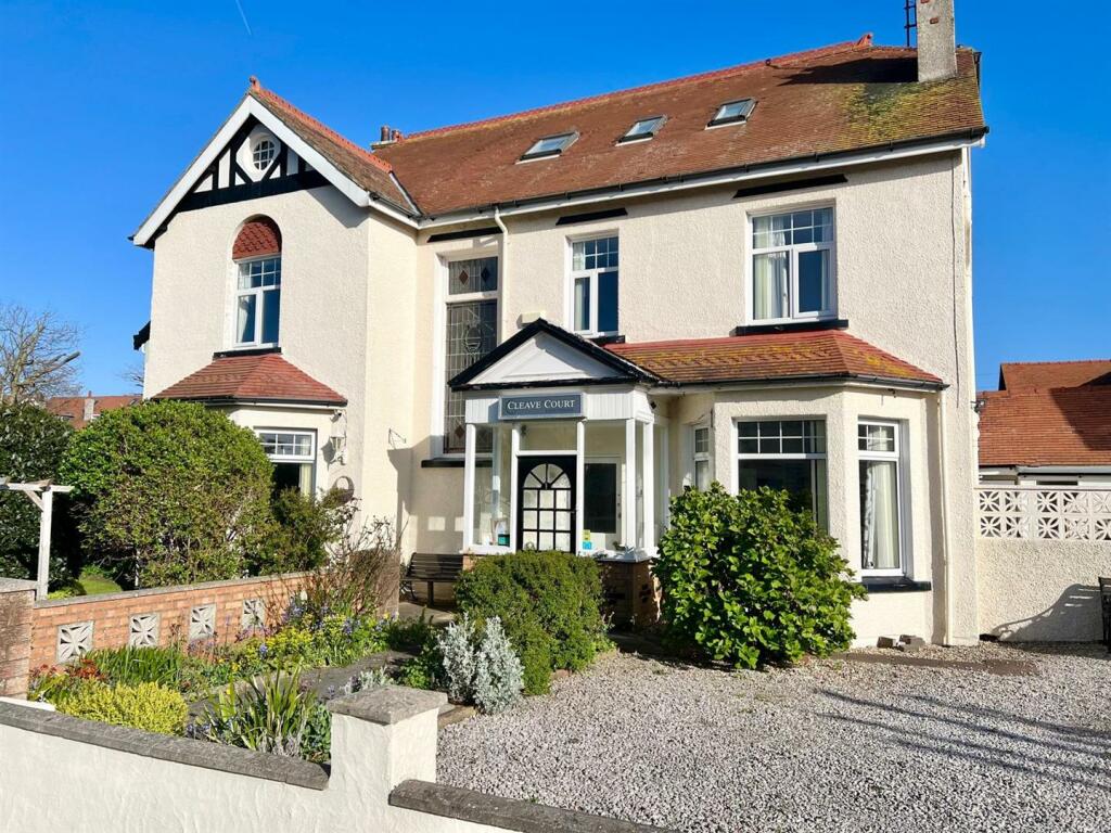 House for sale in Cleave Court, Llandudno, LL30
