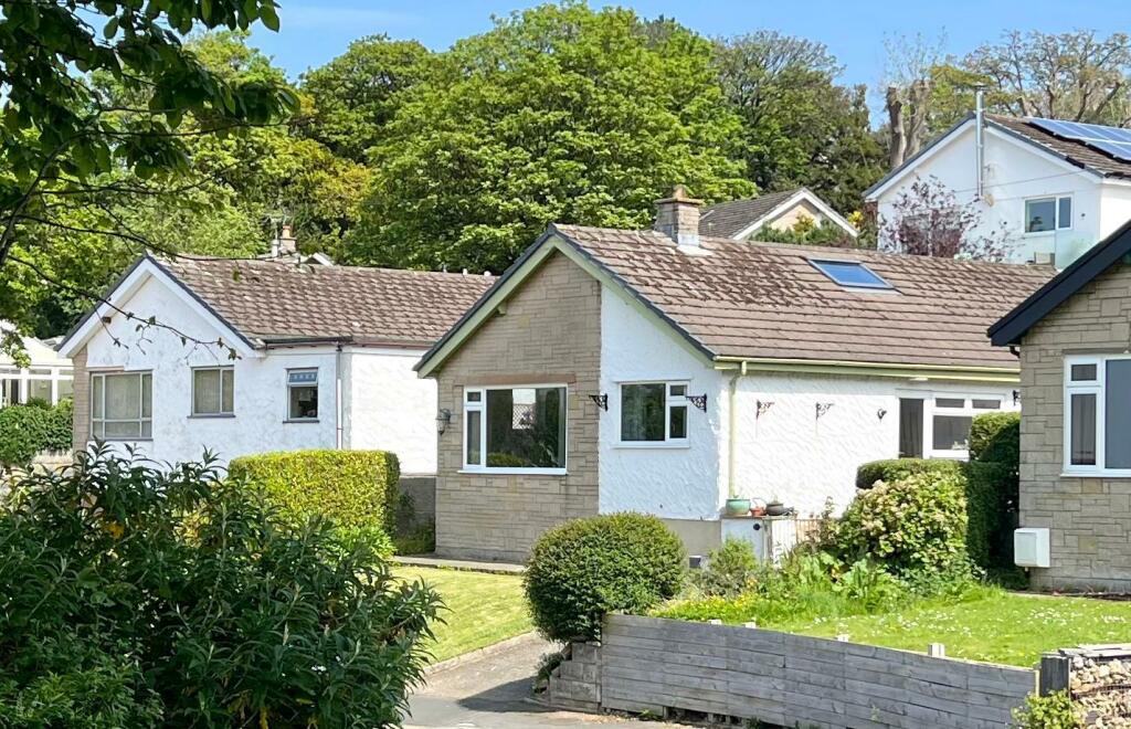 2 bedroom detached bungalow for sale in Bryn Helyg Estate, Penmaenmawr
