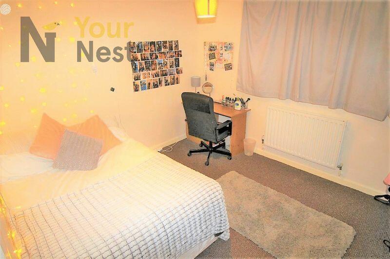 3 bedroom flat for rent in Kensington Terrace, Hyde Park, Leeds, LS6 1BE, LS6