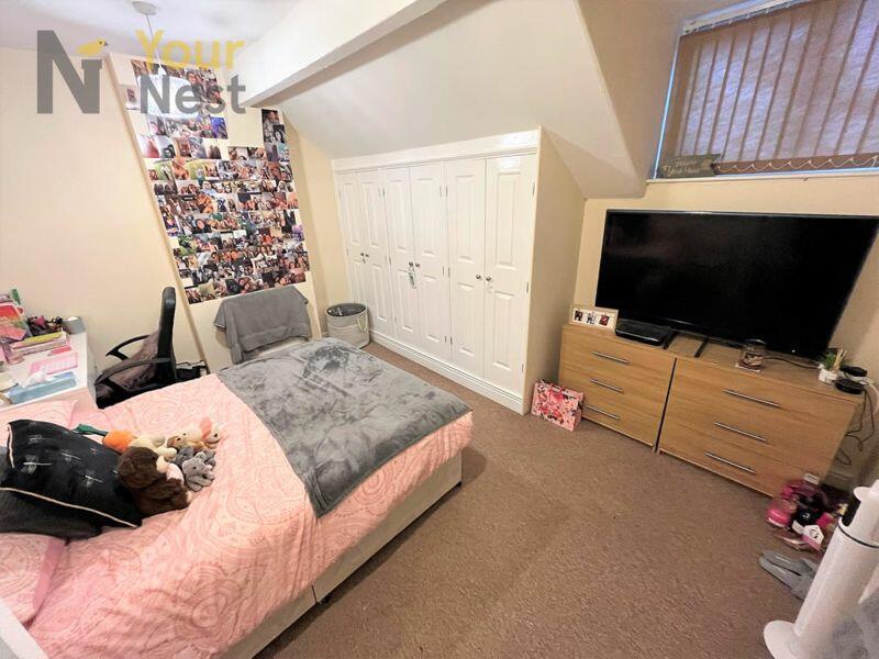 4 bedroom terraced house for rent in Station Road, Leeds, LS18