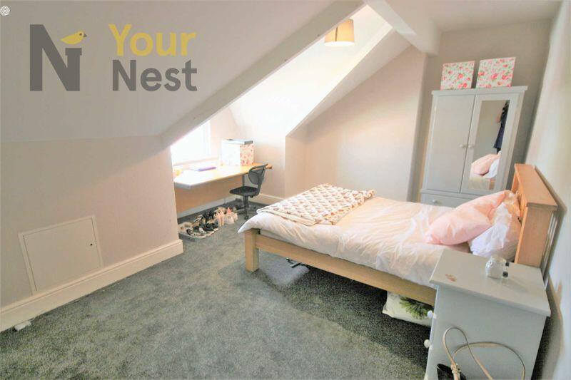 Main image of property: HALF SUMMER RENT: Estcourt Terrace, Headingley, LS6 3EX