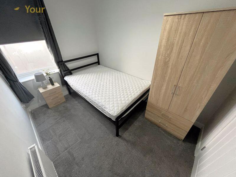Main image of property: Room 3, Fountain Street, Morley, Leeds, LS27 0PX 