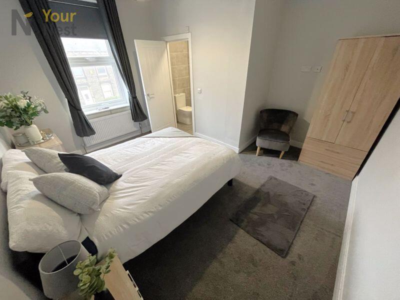Main image of property: Room 2, Fountain Street, Morley, Leeds, LS27 0PX