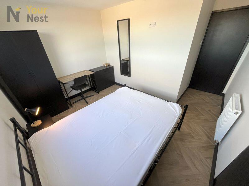 Main image of property: Room 4, Stonecliffe Lawn, Leeds, Farnley, LS12 5BH