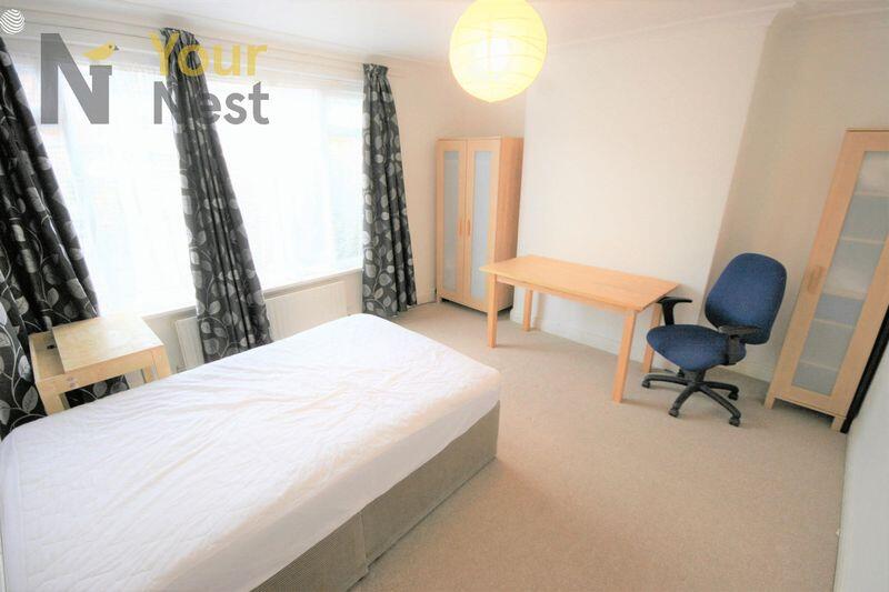 Main image of property: Room 1, Estcourt Terrace, Leeds, LS6 3EA