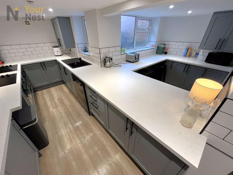 Main image of property: Headingley Mount, Headingley, LS6 3EW