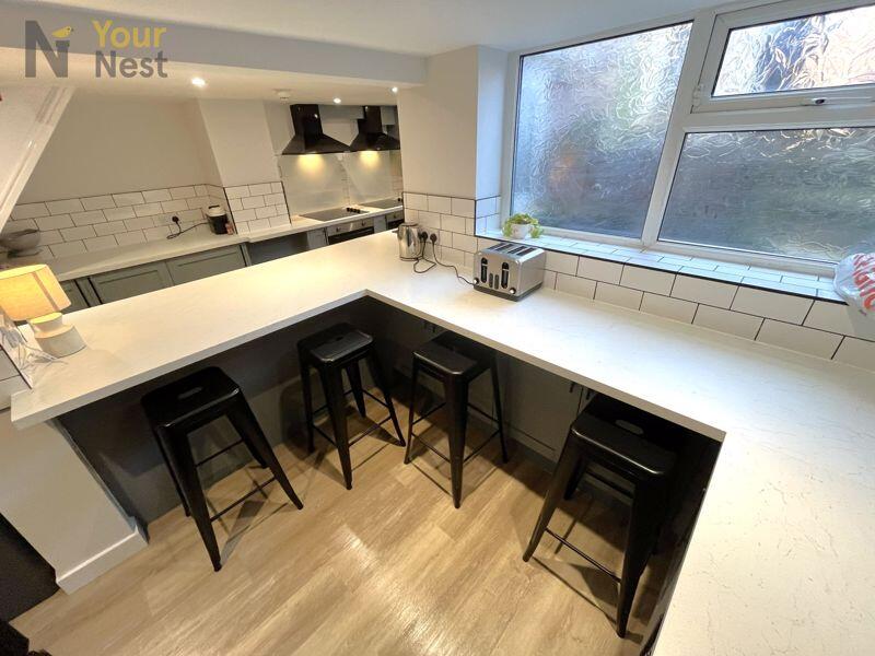 Main image of property: Headingley mount, Headingley, LS6 3EW