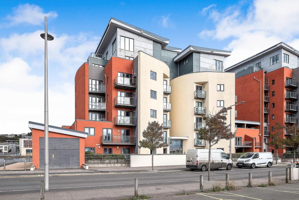 2 bedroom apartment for rent in South Quay, Kings Road, Swansea, SA1