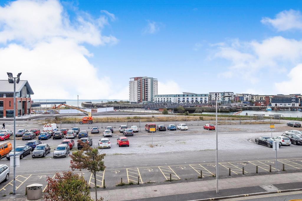 2 bedroom apartment for rent in South Quay, Kings Road, Swansea, SA1