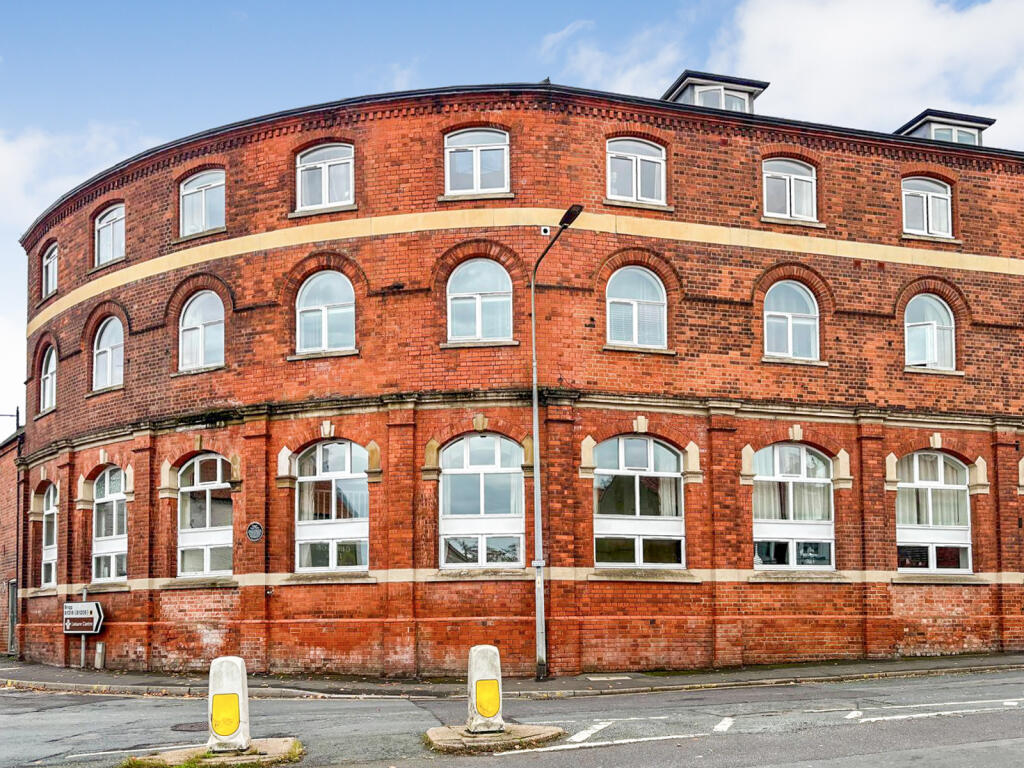 Main image of property: 6 Copperfield House, Brigg Road, Barton-Upon-Humber, Humberside DN18 5DJ