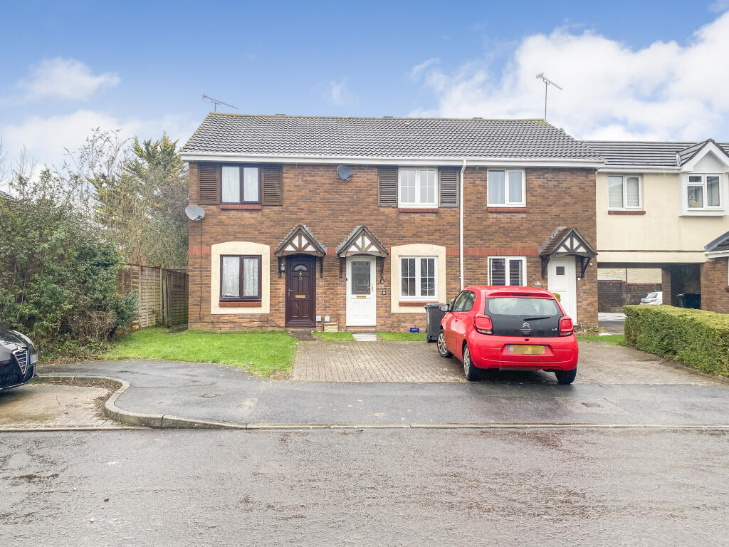 Main image of property: 26 Fenland Close, Middleleaze, Swindon SN5 5GF
