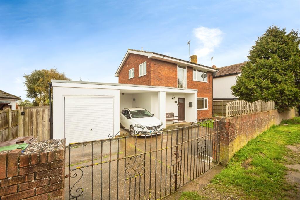 3 bedroom detached house for sale in Scarborough Drive, Minster On Sea