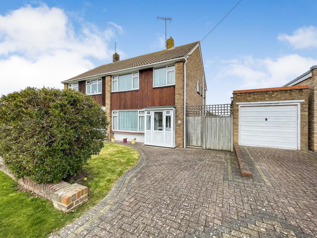 3 bedroom semidetached house for sale in Minterne Avenue