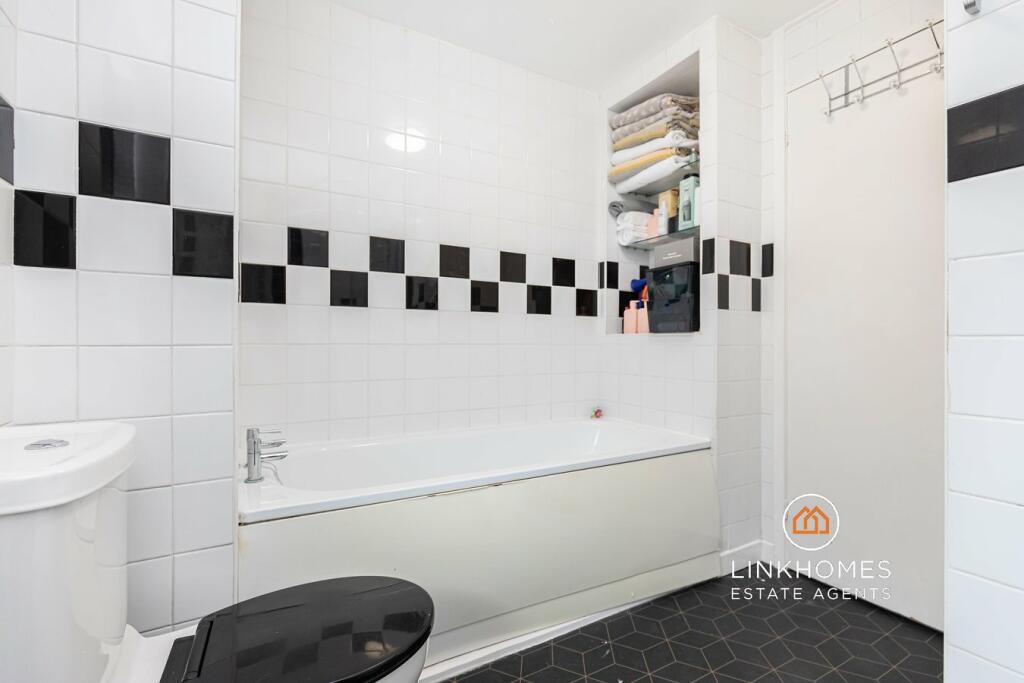 Additional property image - Greenhayes, Broadstone, BH18