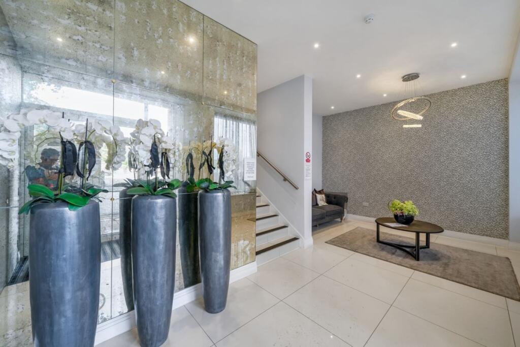 Main image of property: Flat 1, 2 Thames Avenue, Windsor, Berkshire, SL4 1QP