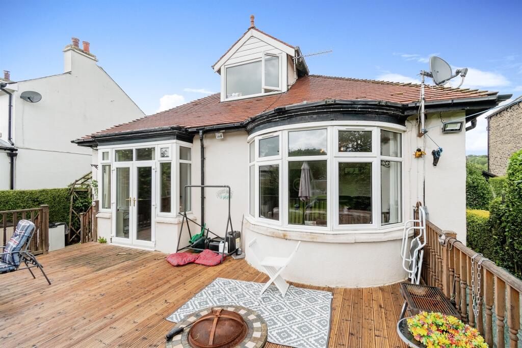 6 bedroom detached house for sale in Wagon Lane, Bingley, BD16