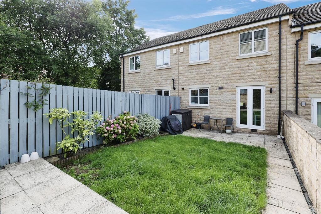 3 bedroom town house for sale in Mayhall Avenue, East Morton, Keighley