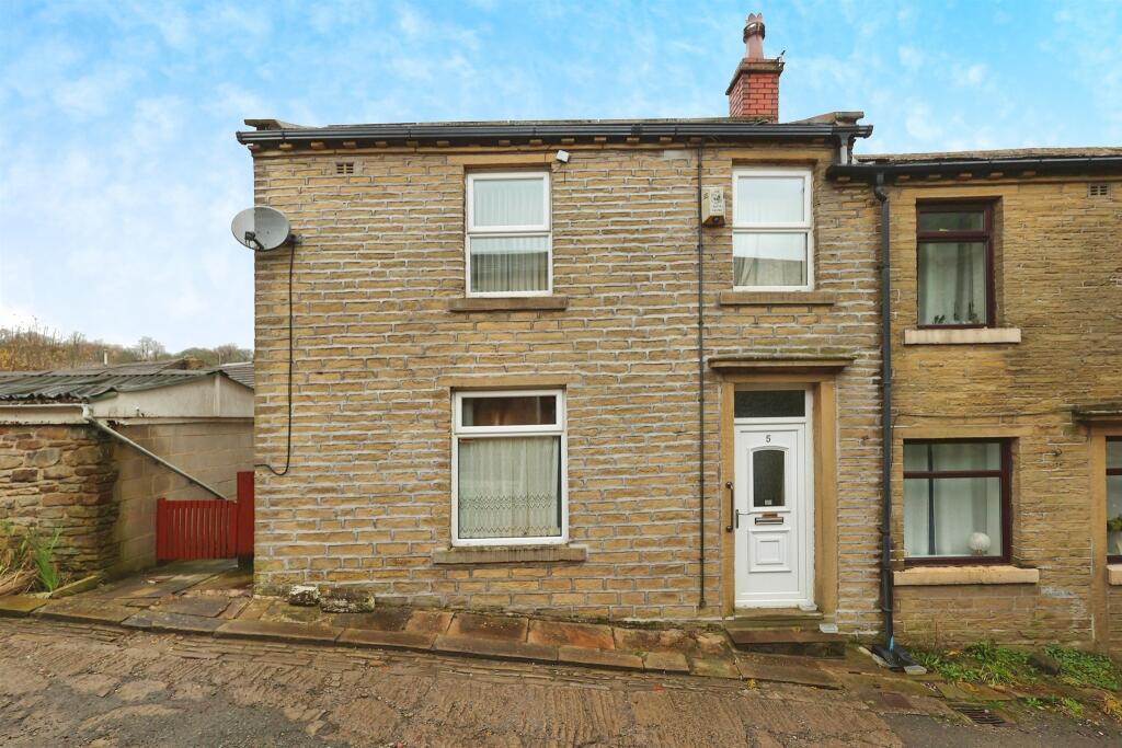 2 bedroom end of terrace house for sale in Mount Pleasant, Denholme