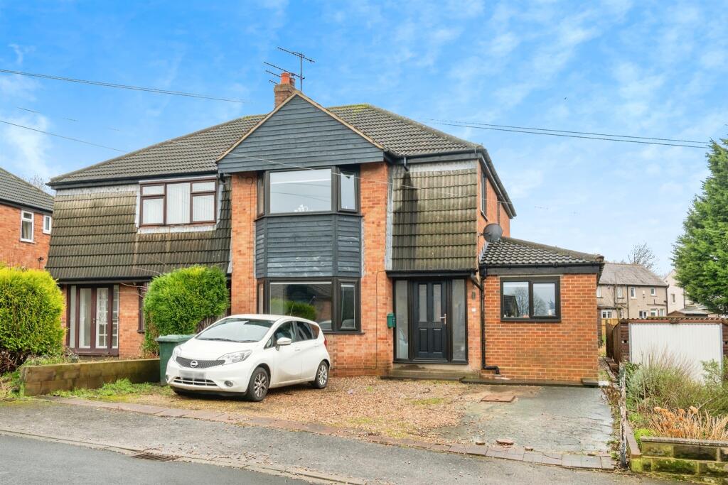 5 bedroom semidetached house for sale in Chapel Grove, Bingley, BD16