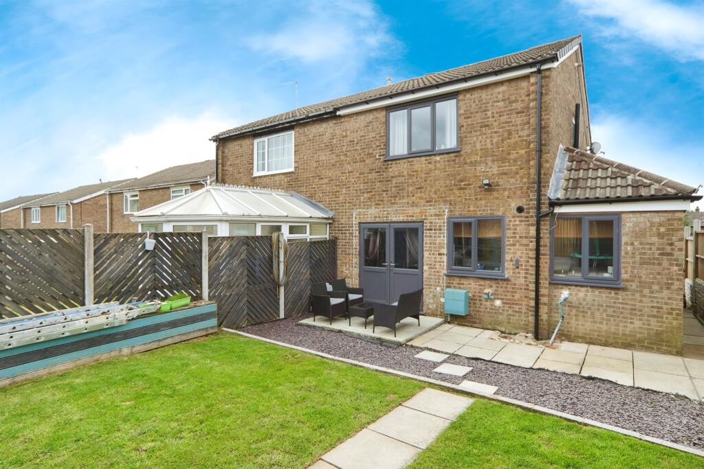 3 bedroom semidetached house for sale in Langlands Road, Bingley, BD16