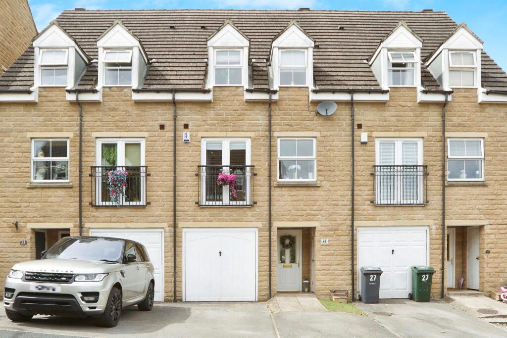 4 bedroom town house for sale in Oberon Way, Cottingley, Bingley, BD16