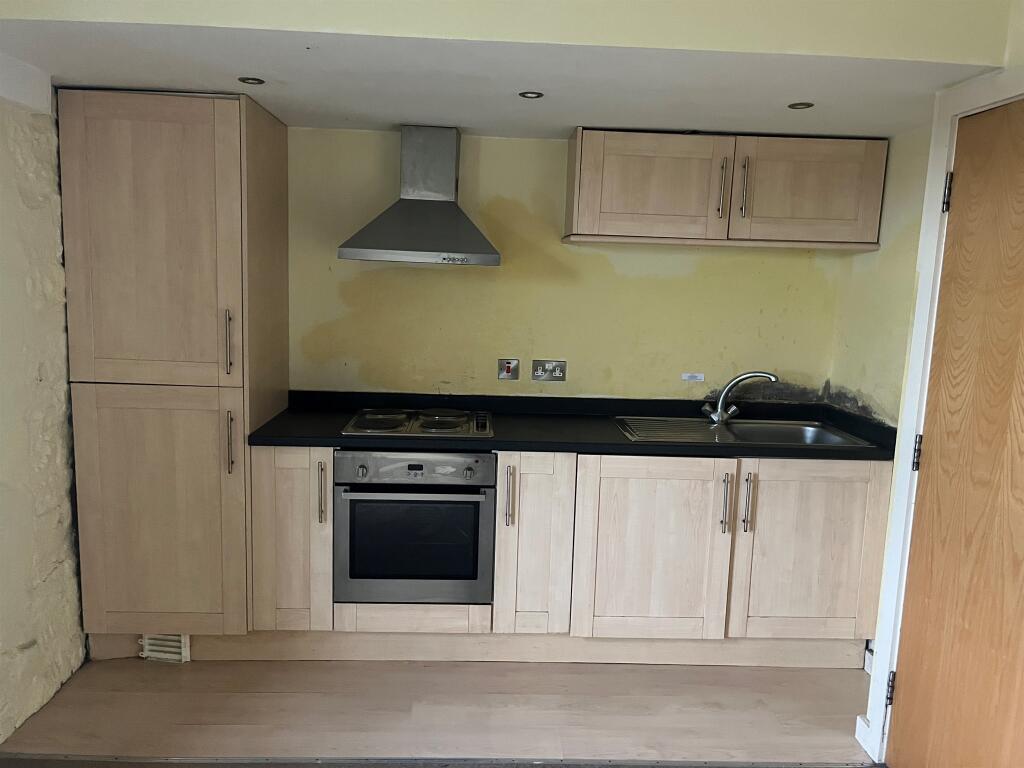 Additional property image - Highgate Mill Fold, Queensbury, Bradford