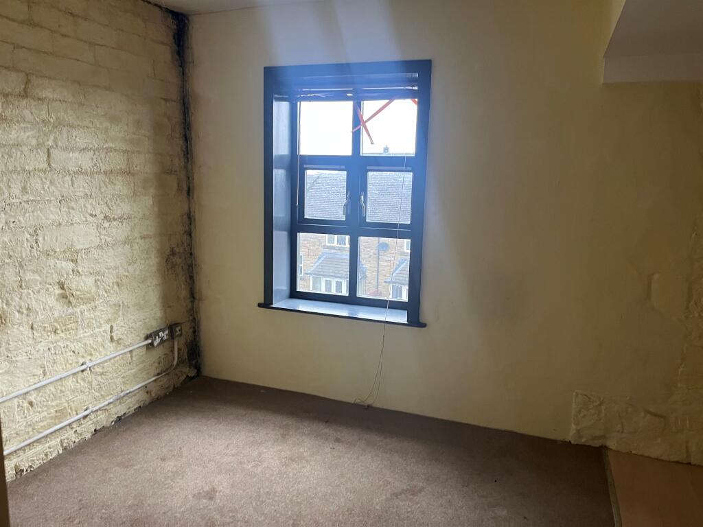 Additional property image - Highgate Mill Fold, Queensbury, Bradford