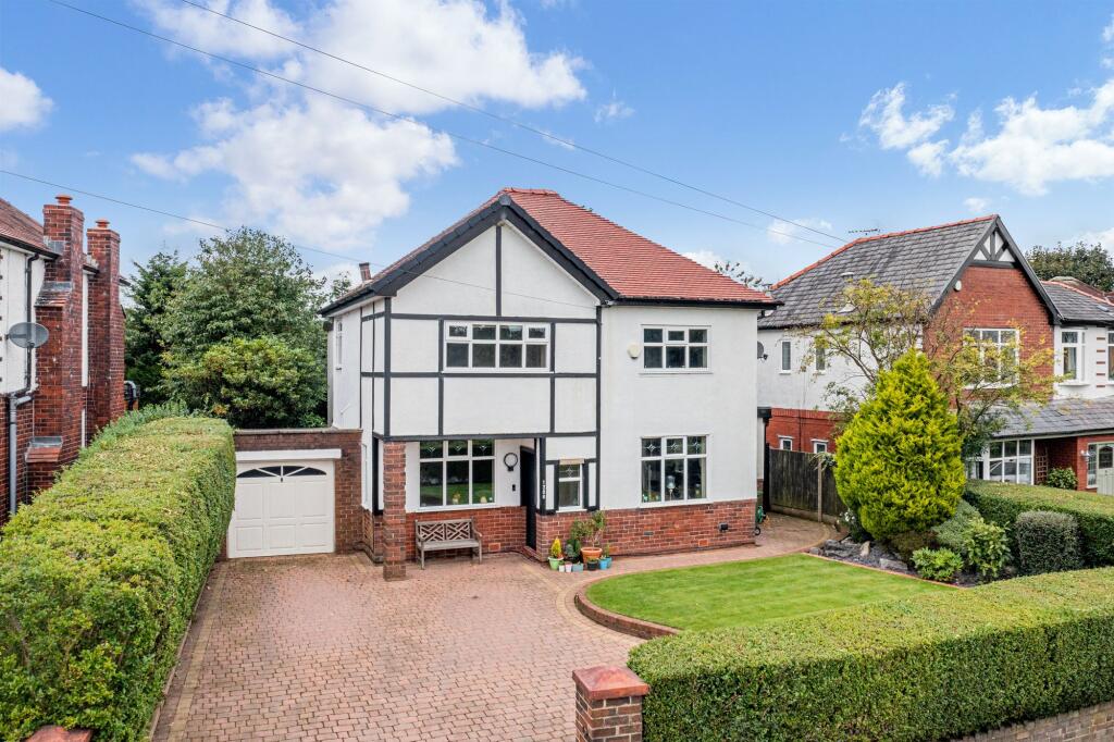 Main image of property: Junction Road West, Lostock, BL6 4EQ – Stylish 5-Bed Home with Lodge Views & Stunning Open-Plan Living