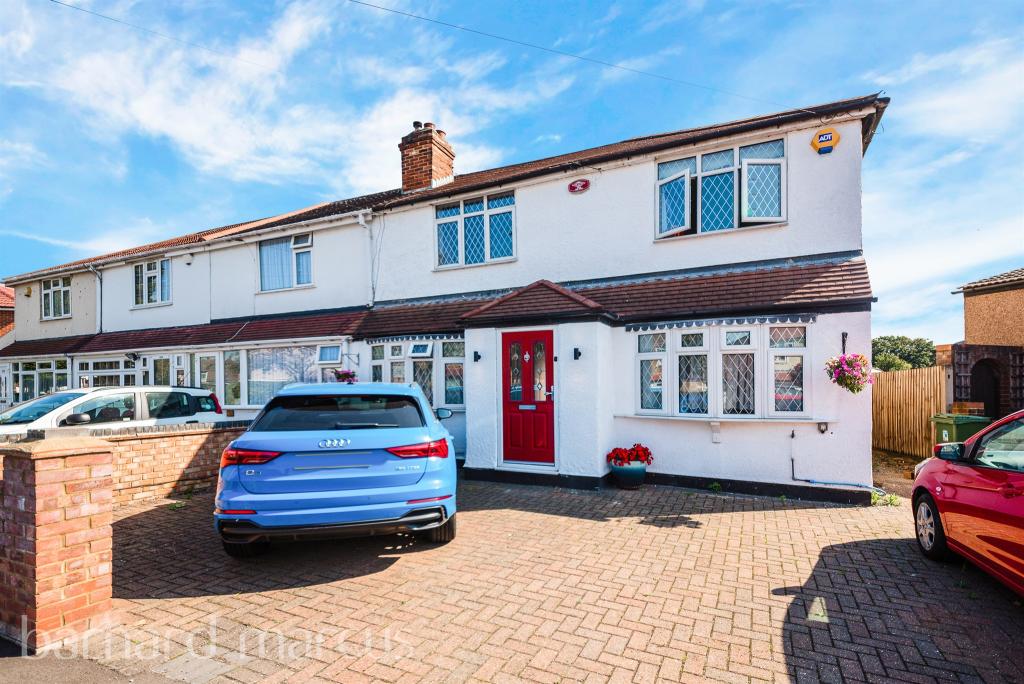 3 bedroom end of terrace house for sale in Woodrow Avenue, Hayes, UB4